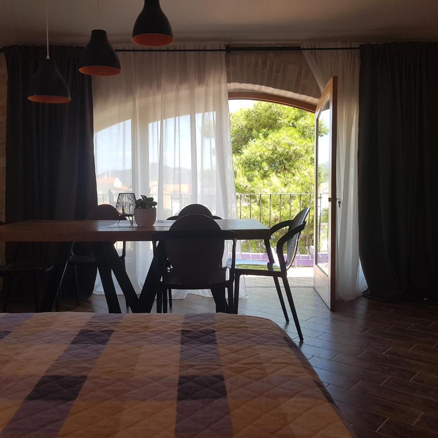 Appartamento Jardin Kapetanova Kuca Veli Iž Esterno foto