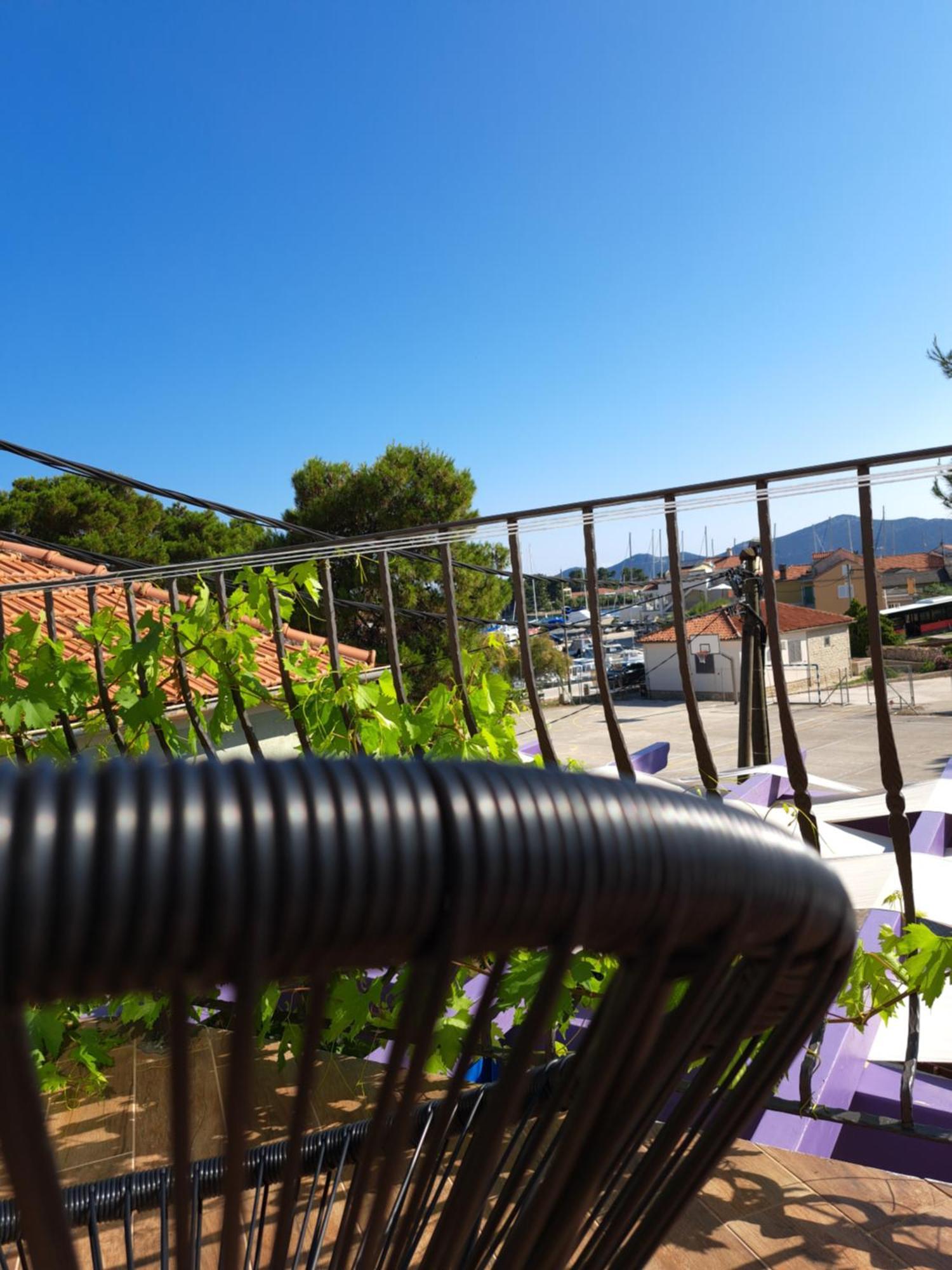 Appartamento Jardin Kapetanova Kuca Veli Iž Esterno foto
